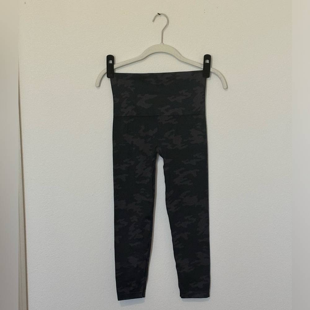 Spanx Camo Look At Me Now Cropped Seamless Leggings Size Medium